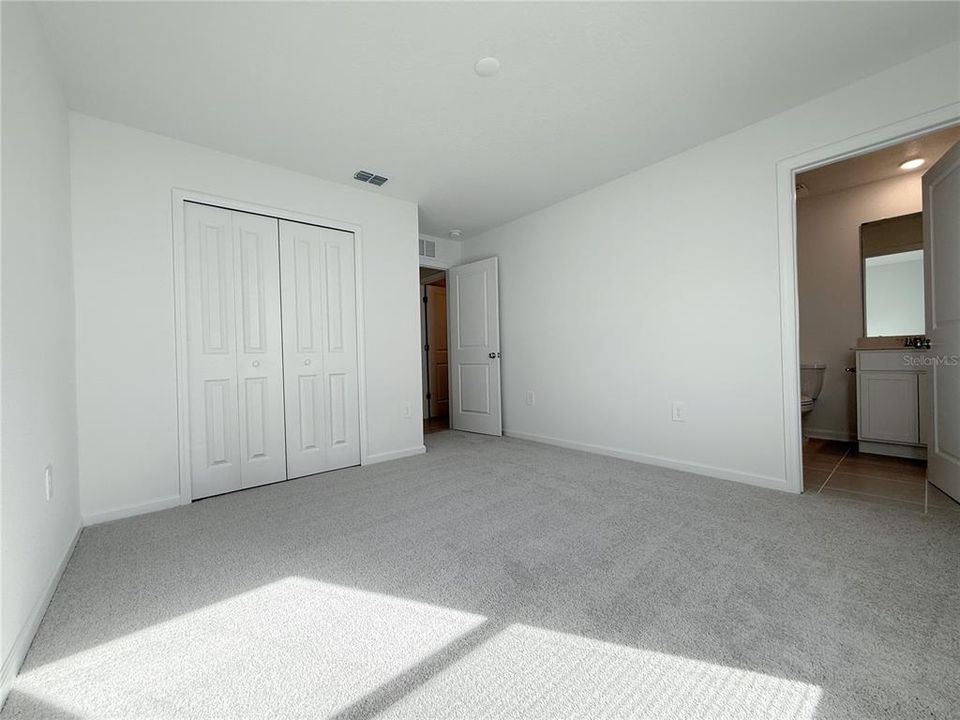 出租: $2,000 (4 贝兹, 3 浴室, 2174 平方英尺)