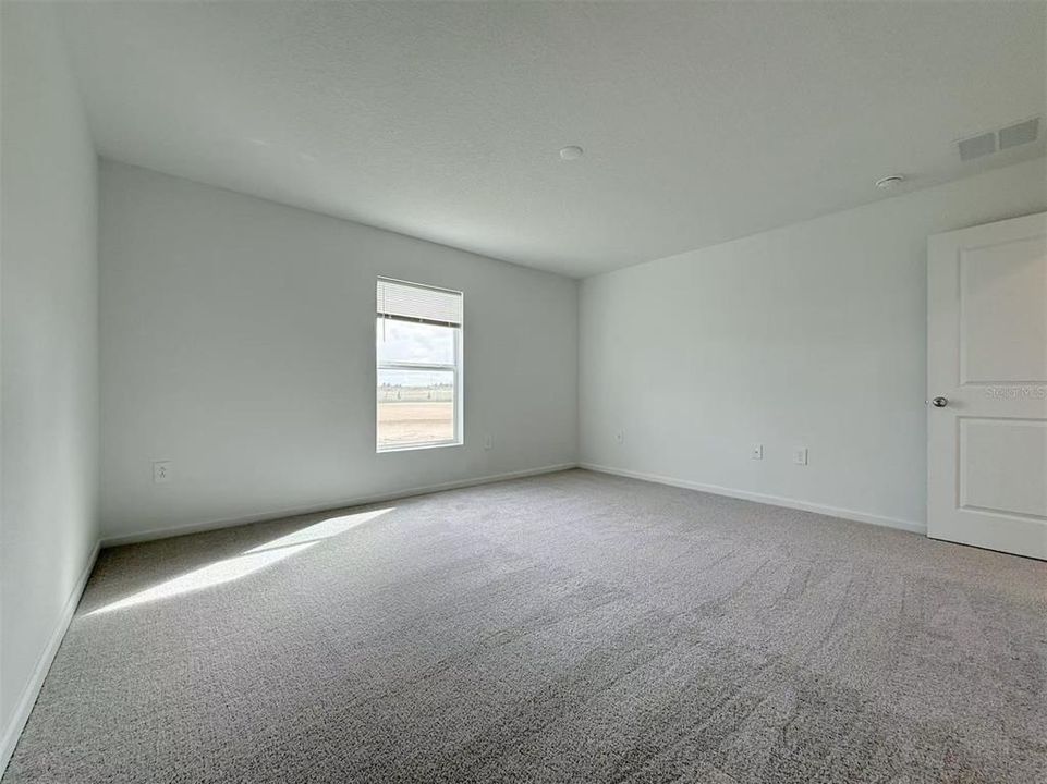 出租: $2,000 (4 贝兹, 3 浴室, 2174 平方英尺)