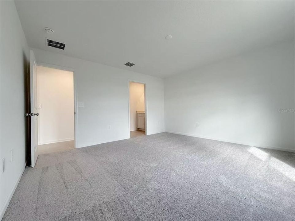 出租: $2,000 (4 贝兹, 3 浴室, 2174 平方英尺)