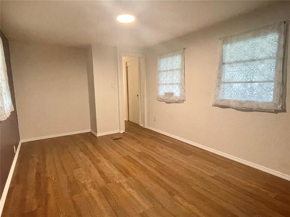 待售: $69,900 (1 贝兹, 1 浴室, 940 平方英尺)