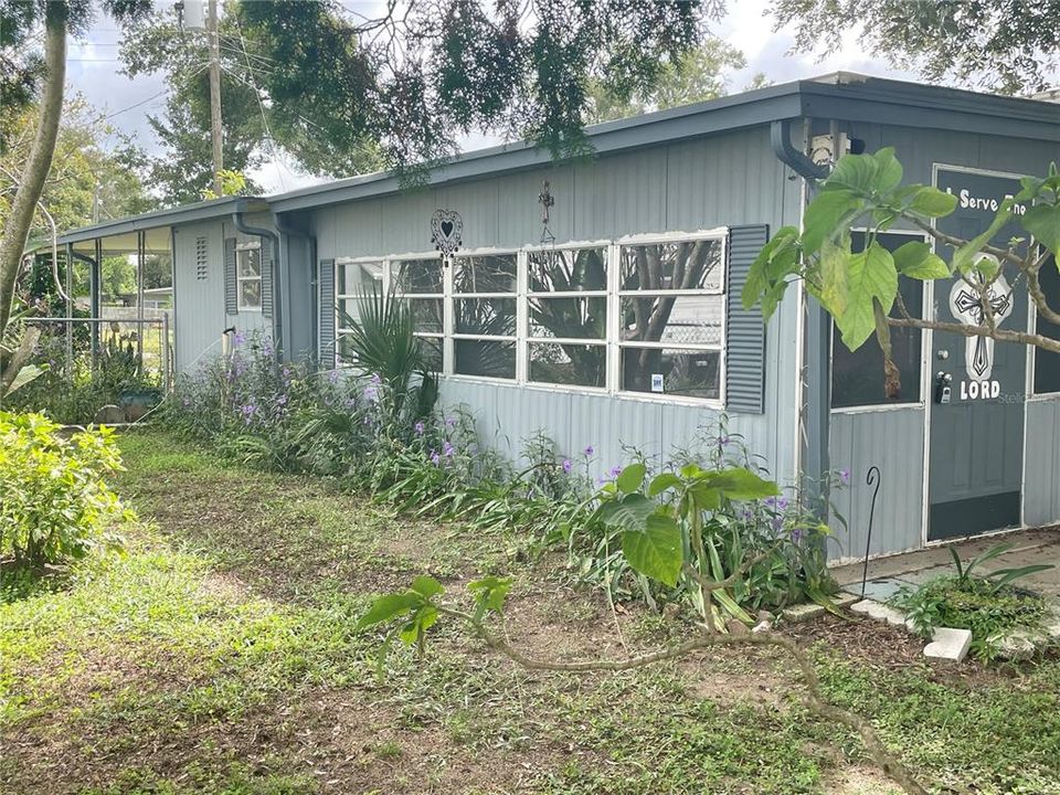 待售: $69,900 (1 贝兹, 1 浴室, 940 平方英尺)