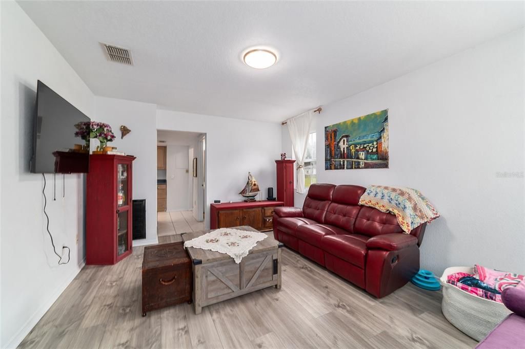 For Sale: $359,900 (3 beds, 2 baths, 1640 Square Feet)