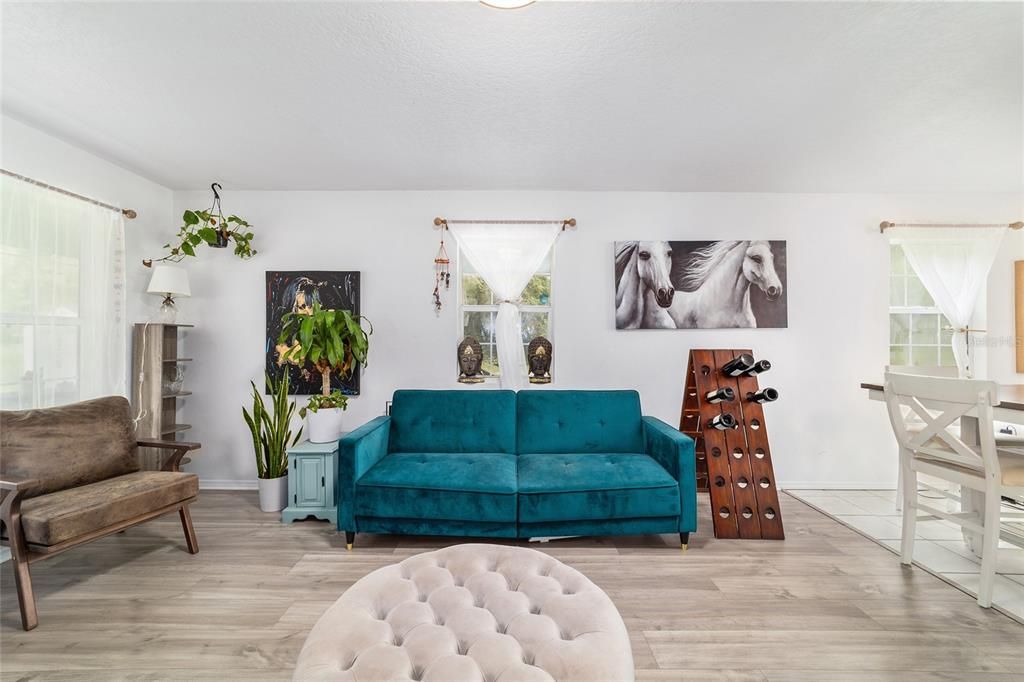 For Sale: $359,900 (3 beds, 2 baths, 1640 Square Feet)