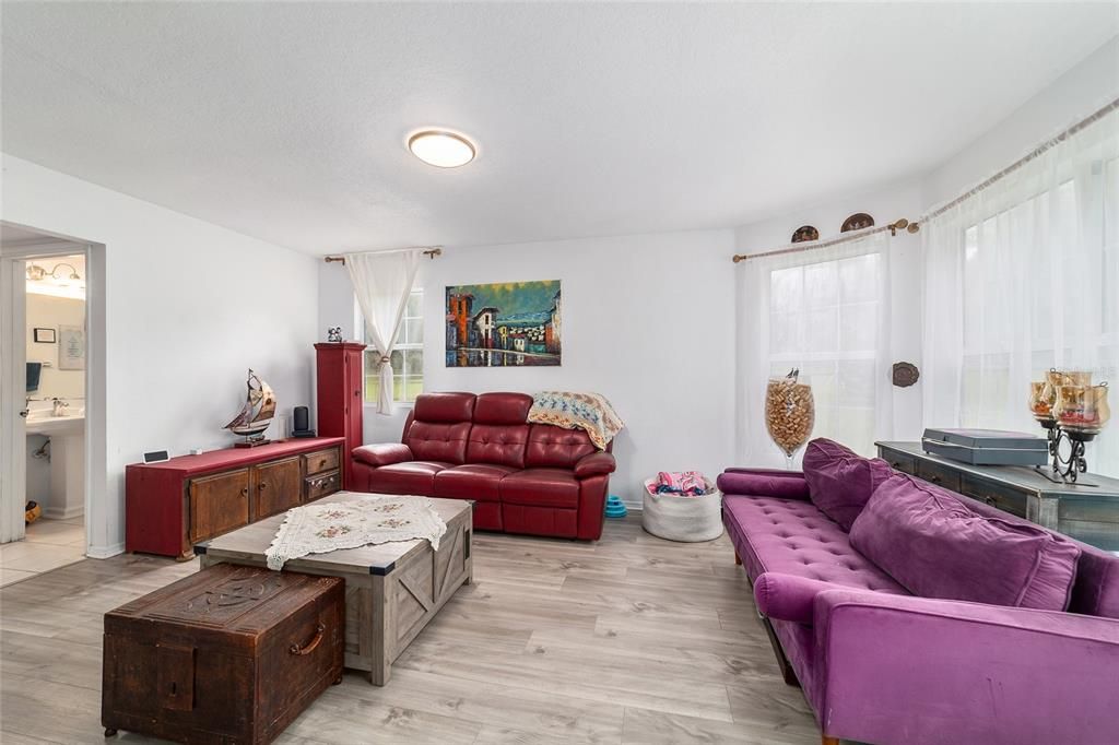For Sale: $359,900 (3 beds, 2 baths, 1640 Square Feet)