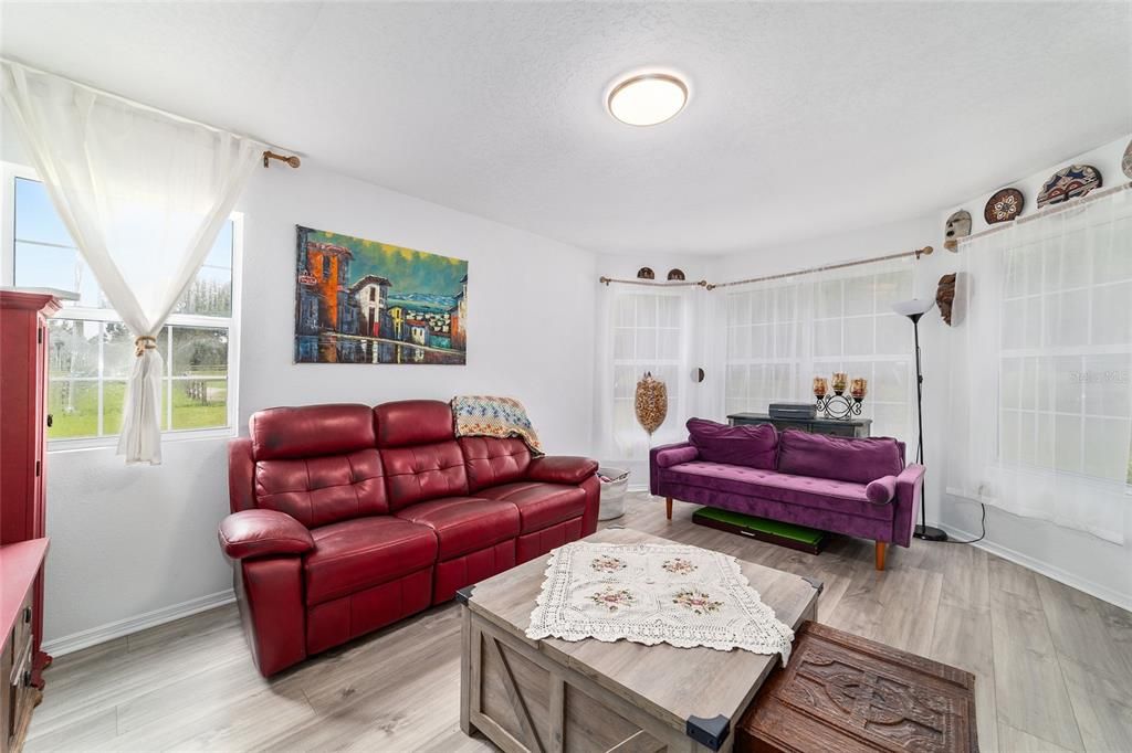 For Sale: $359,900 (3 beds, 2 baths, 1640 Square Feet)