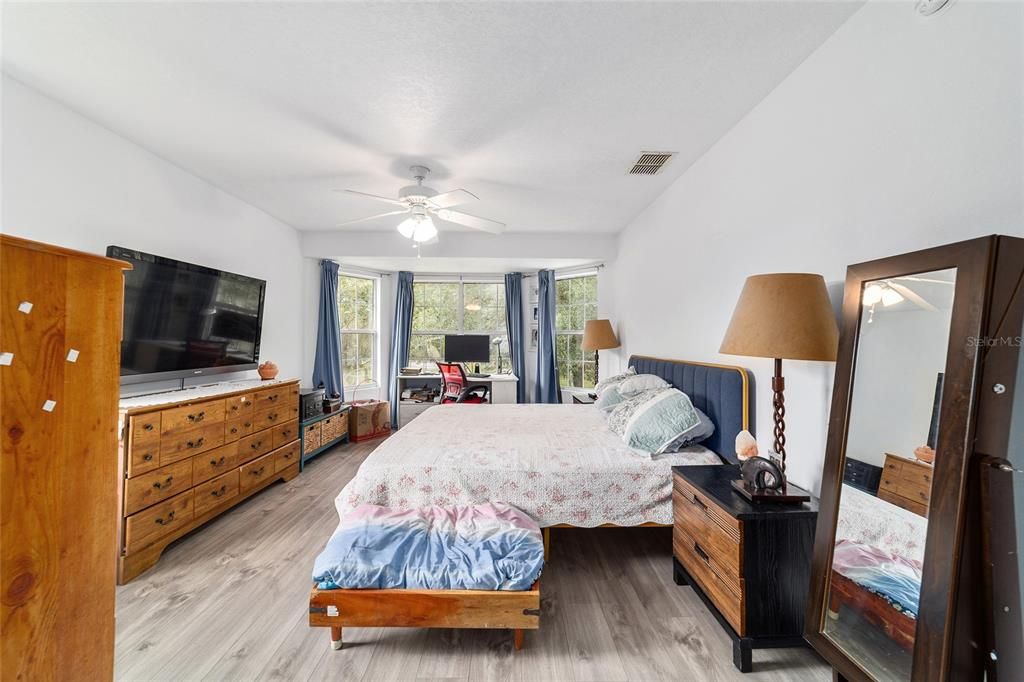 For Sale: $359,900 (3 beds, 2 baths, 1640 Square Feet)