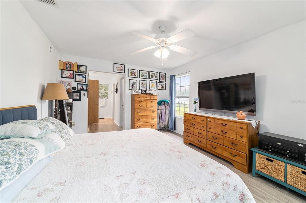 For Sale: $359,900 (3 beds, 2 baths, 1640 Square Feet)