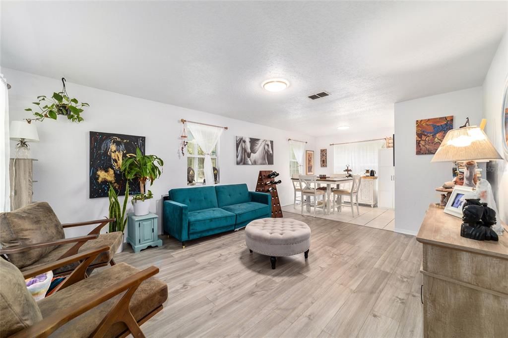 For Sale: $359,900 (3 beds, 2 baths, 1640 Square Feet)