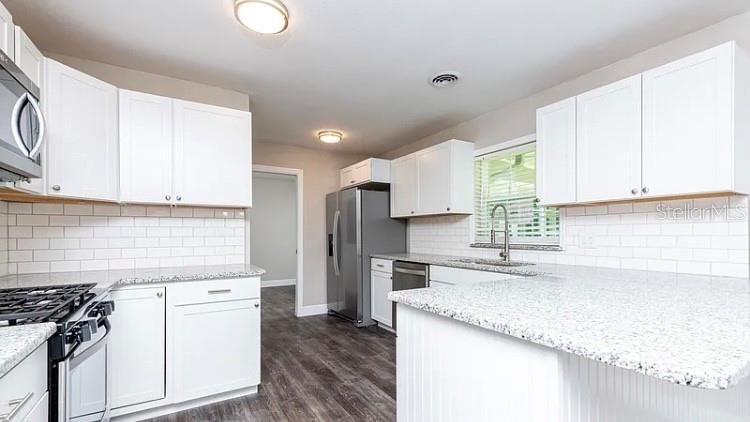 待售: $250,000 (3 贝兹, 2 浴室, 1288 平方英尺)