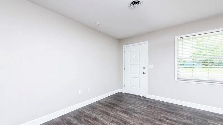 待售: $250,000 (3 贝兹, 2 浴室, 1288 平方英尺)