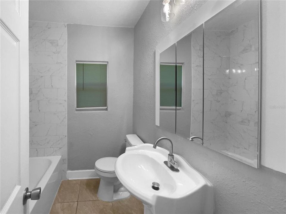 En Venta: $330,000 (3 camas, 2 baños, 1376 Pies cuadrados)