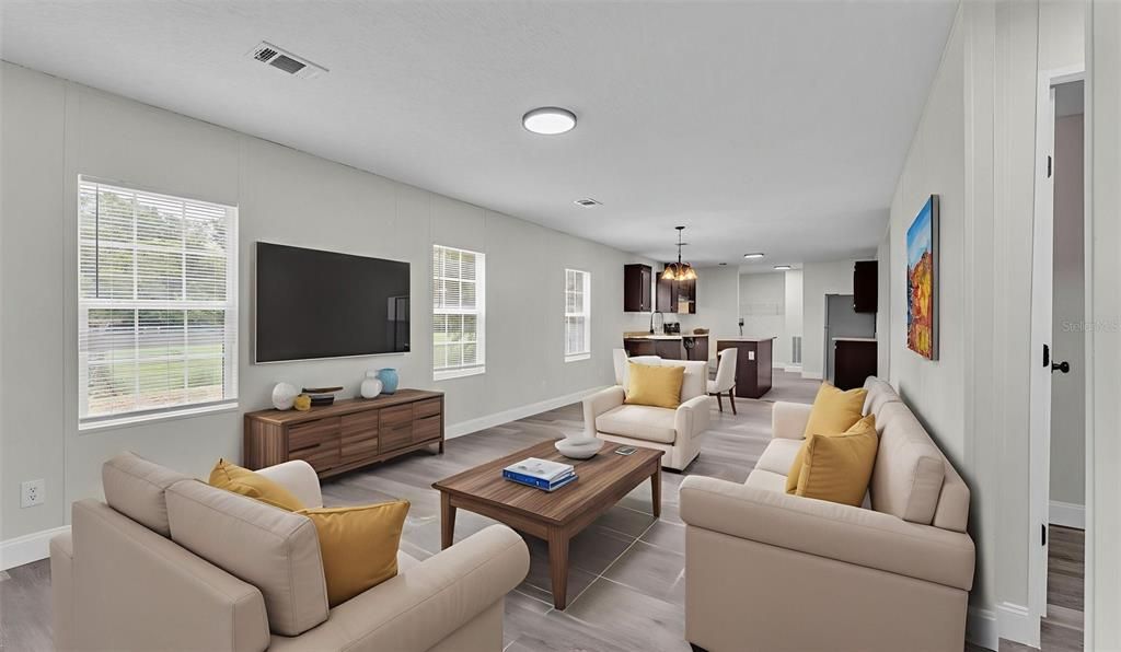 合同活跃: $249,900 (4 贝兹, 2 浴室, 2016 平方英尺)