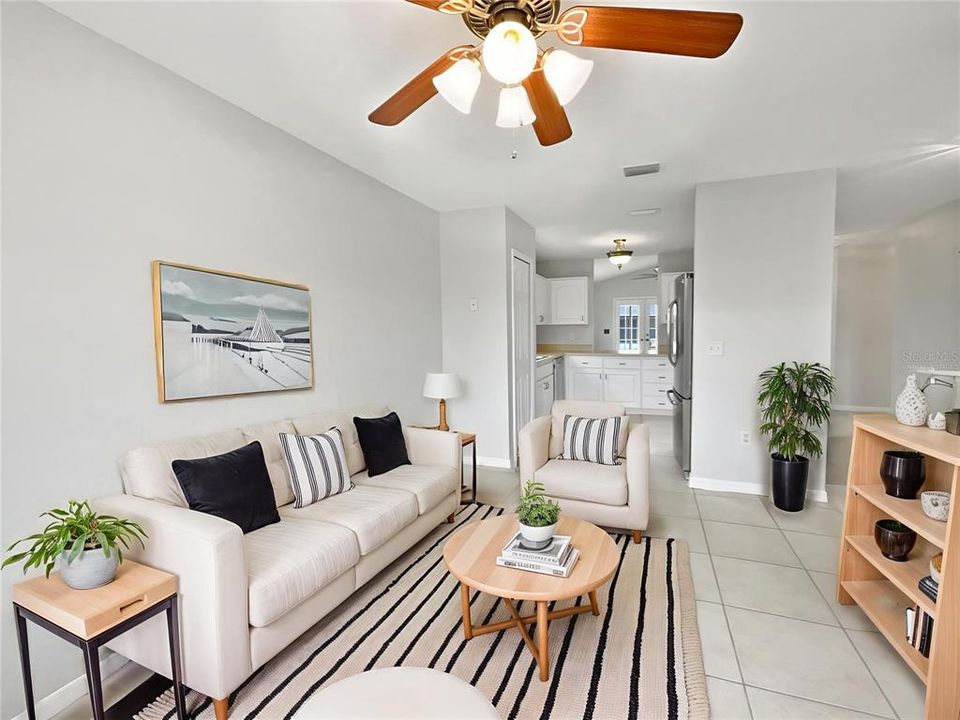 На продажу: $263,000 (2 спален, 2 ванн, 1270 Квадратных фут)