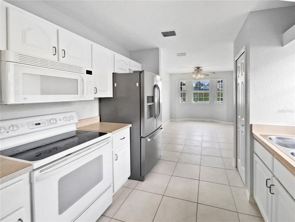 На продажу: $263,000 (2 спален, 2 ванн, 1270 Квадратных фут)