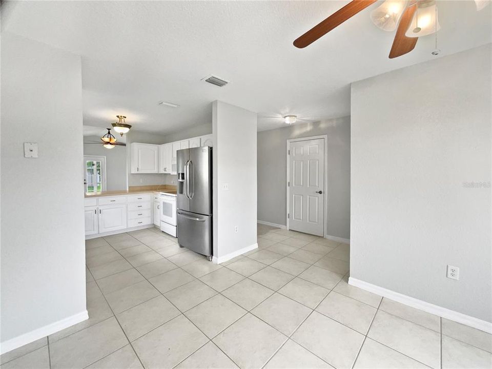 На продажу: $263,000 (2 спален, 2 ванн, 1270 Квадратных фут)