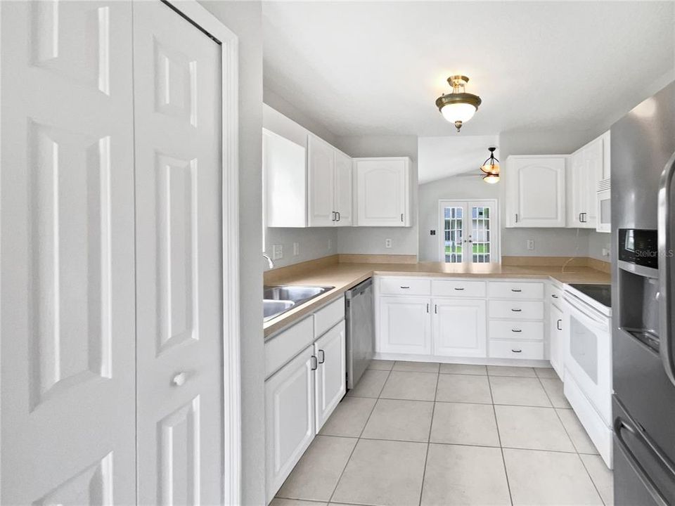 На продажу: $263,000 (2 спален, 2 ванн, 1270 Квадратных фут)