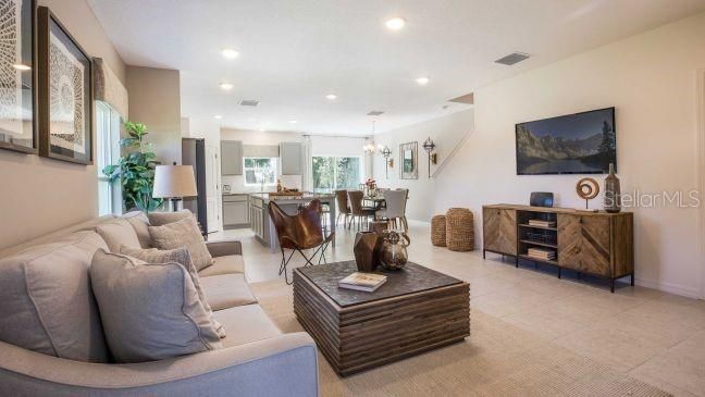 Active With Contract: $274,900 (3 beds, 2 baths, 1647 Square Feet)