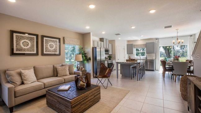 Active With Contract: $274,900 (3 beds, 2 baths, 1647 Square Feet)