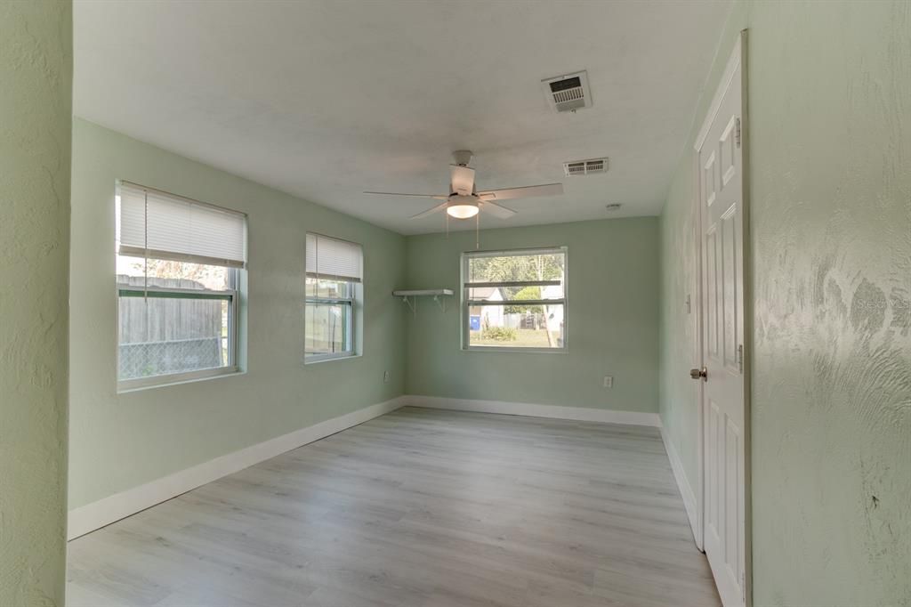 For Sale: $254,000 (3 beds, 1 baths, 1170 Square Feet)