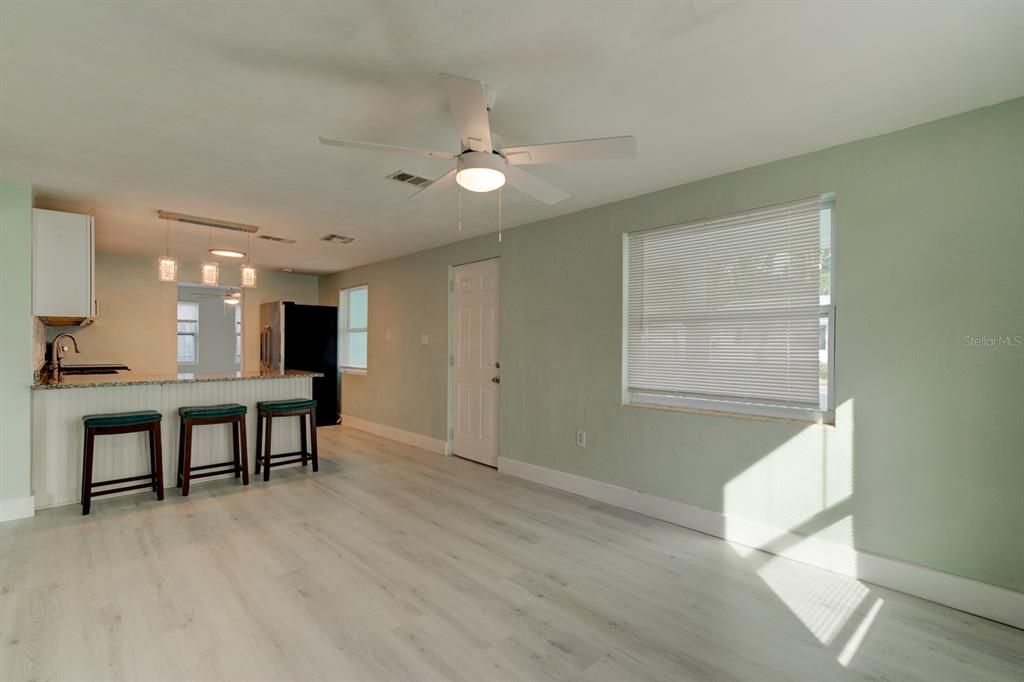 For Sale: $254,000 (3 beds, 1 baths, 1170 Square Feet)