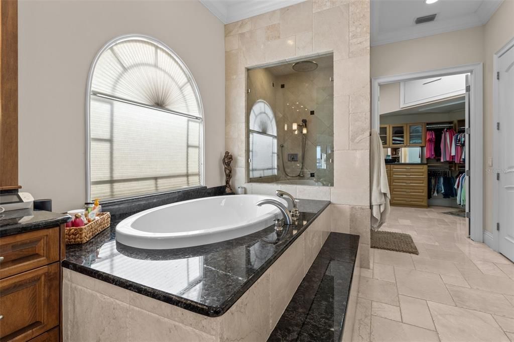 出租: $12,500 (5 贝兹, 5 浴室, 5798 平方英尺)