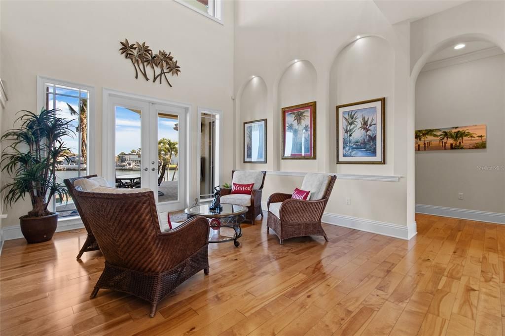 出租: $12,500 (5 贝兹, 5 浴室, 5798 平方英尺)