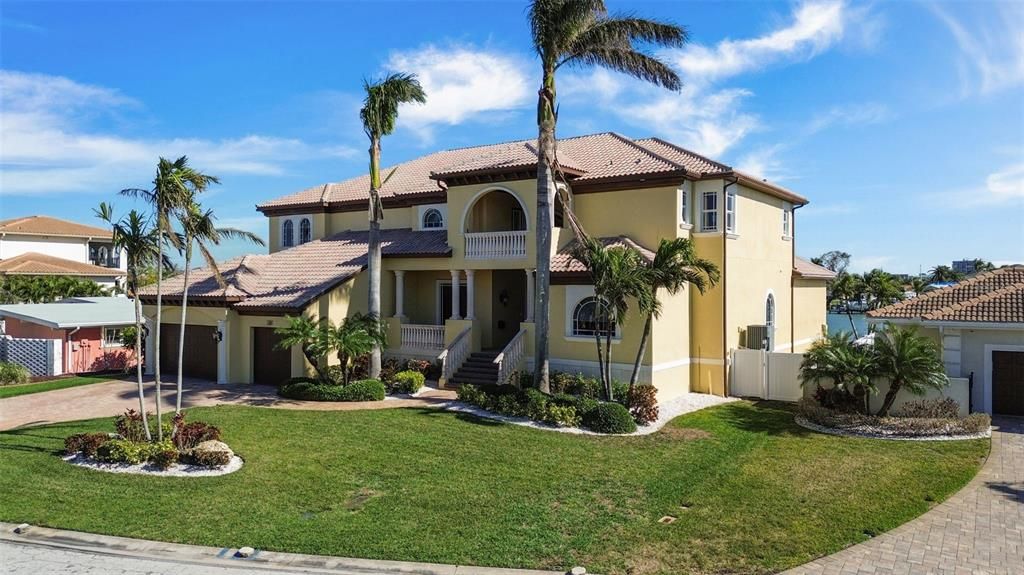 出租: $12,500 (5 贝兹, 5 浴室, 5798 平方英尺)