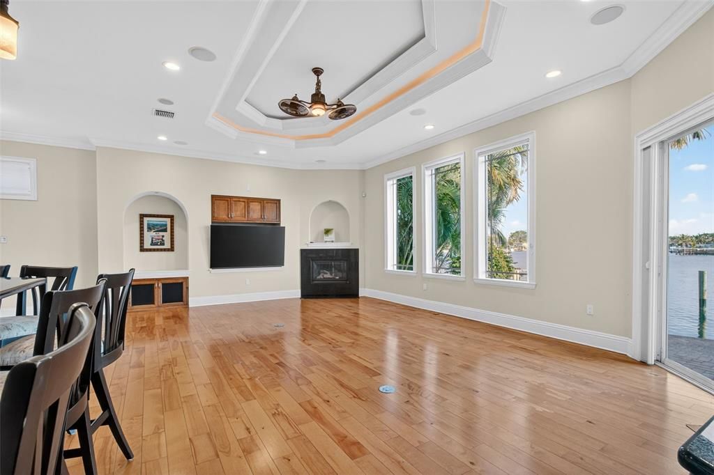 出租: $12,500 (5 贝兹, 5 浴室, 5798 平方英尺)