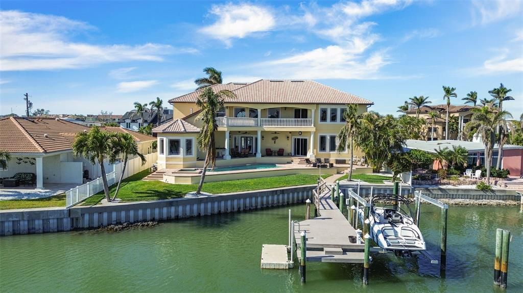 出租: $12,500 (5 贝兹, 5 浴室, 5798 平方英尺)