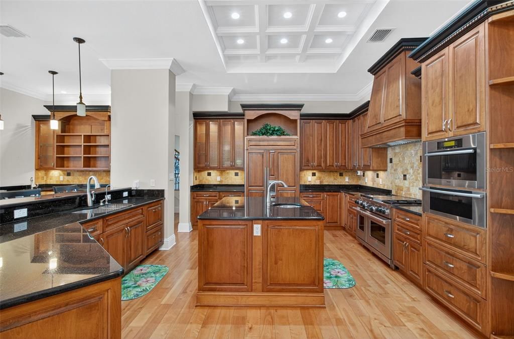 出租: $12,500 (5 贝兹, 5 浴室, 5798 平方英尺)