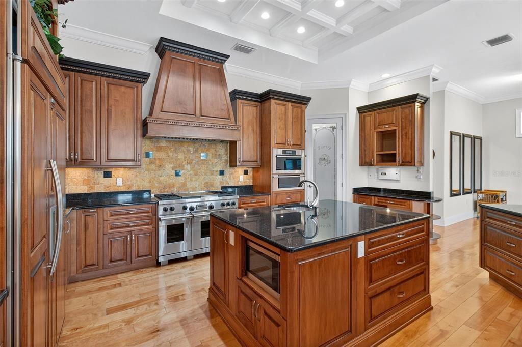 出租: $12,500 (5 贝兹, 5 浴室, 5798 平方英尺)