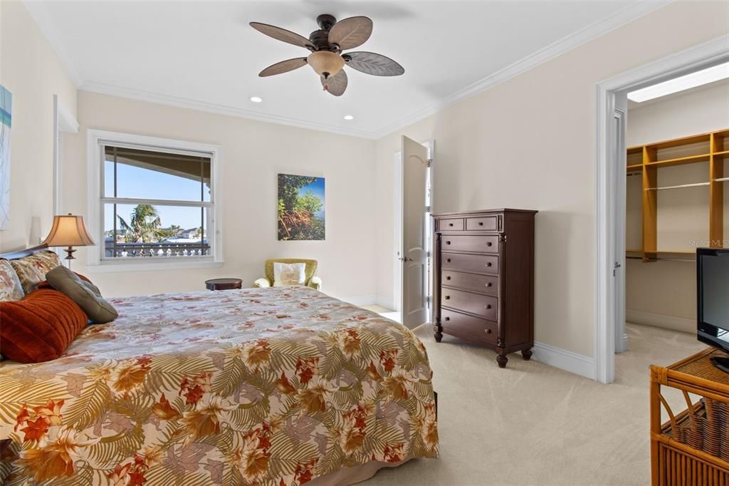 出租: $12,500 (5 贝兹, 5 浴室, 5798 平方英尺)