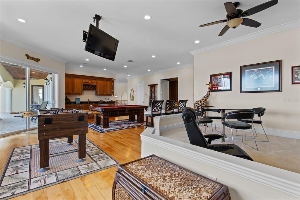 出租: $12,500 (5 贝兹, 5 浴室, 5798 平方英尺)