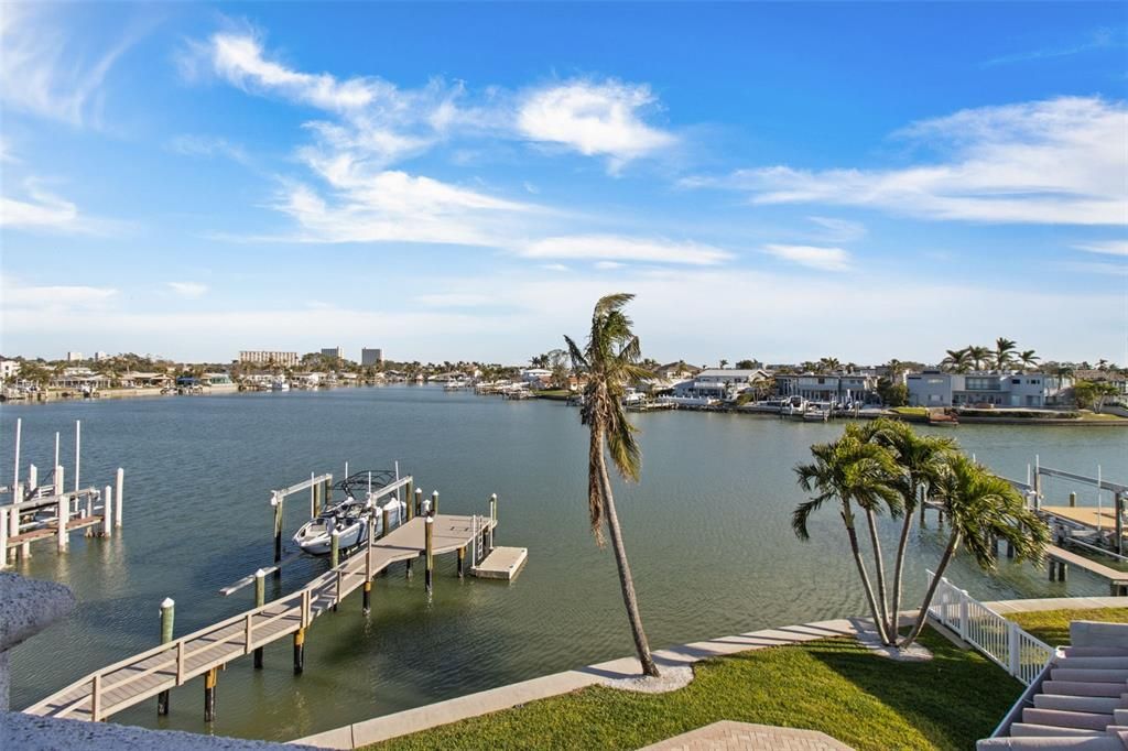 出租: $12,500 (5 贝兹, 5 浴室, 5798 平方英尺)