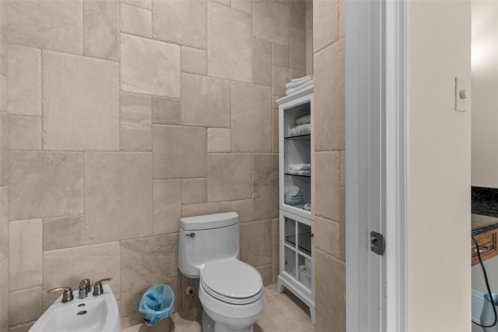 出租: $12,500 (5 贝兹, 5 浴室, 5798 平方英尺)