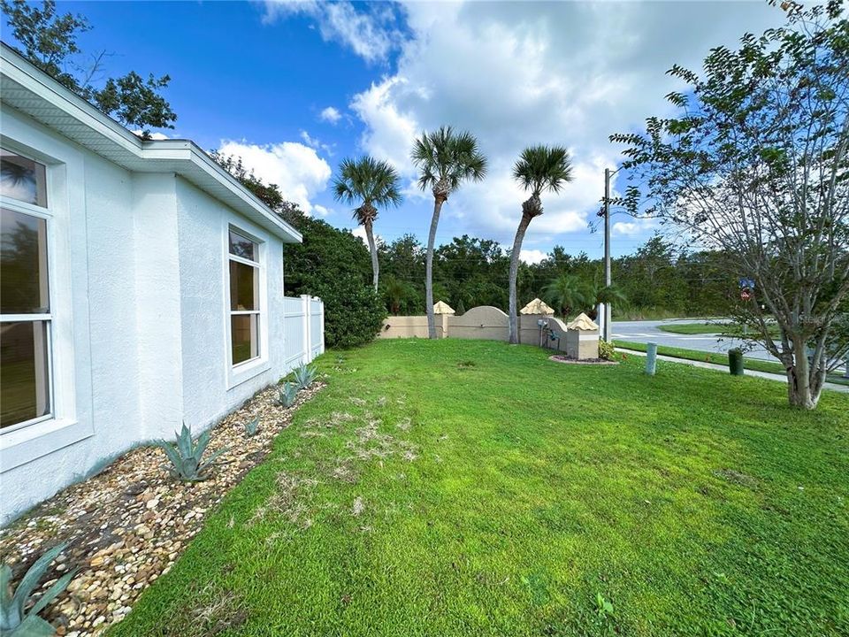 Active With Contract: $382,500 (4 beds, 2 baths, 1581 Square Feet)