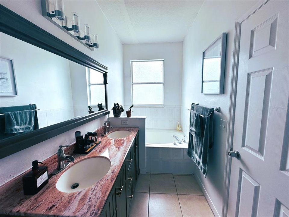 Active With Contract: $382,500 (4 beds, 2 baths, 1581 Square Feet)