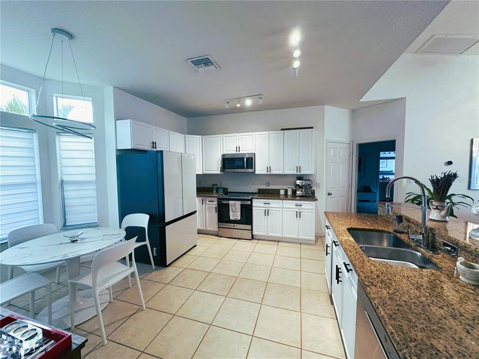 Active With Contract: $382,500 (4 beds, 2 baths, 1581 Square Feet)