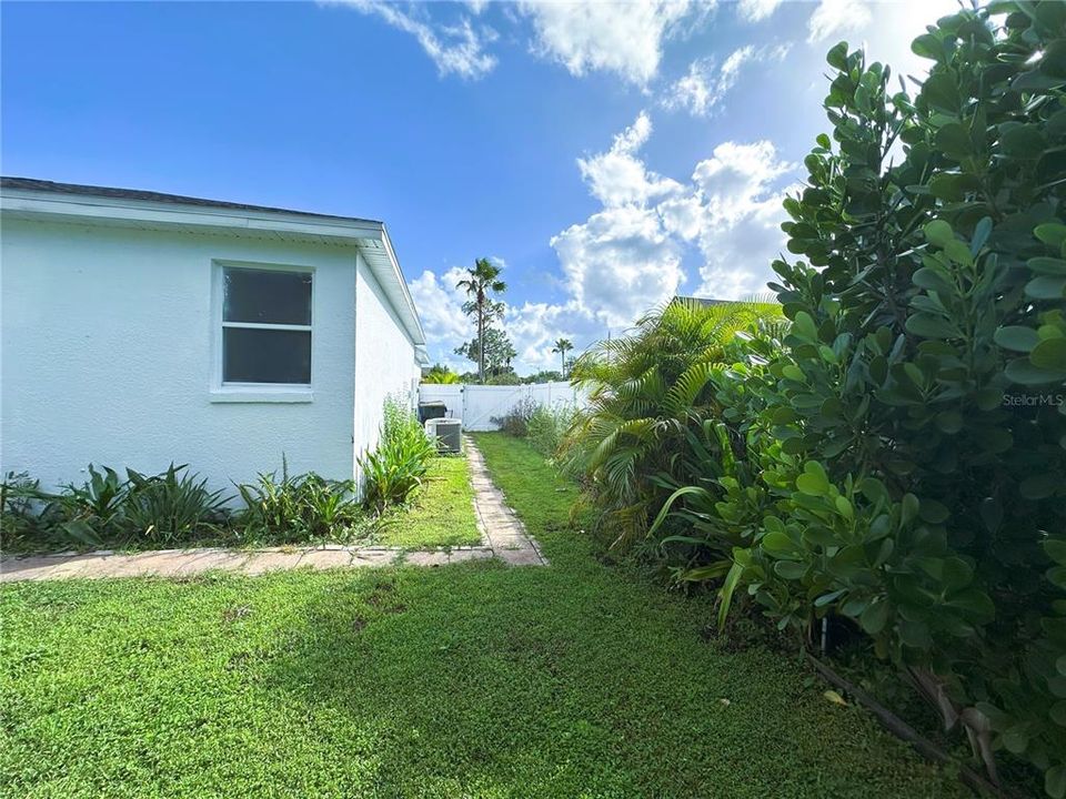 Active With Contract: $382,500 (4 beds, 2 baths, 1581 Square Feet)