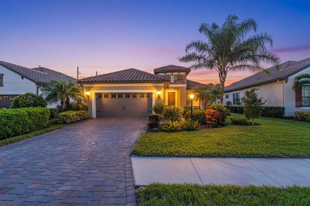 Vendido Recientemente: $555,000 (3 camas, 2 baños, 2066 Pies cuadrados)