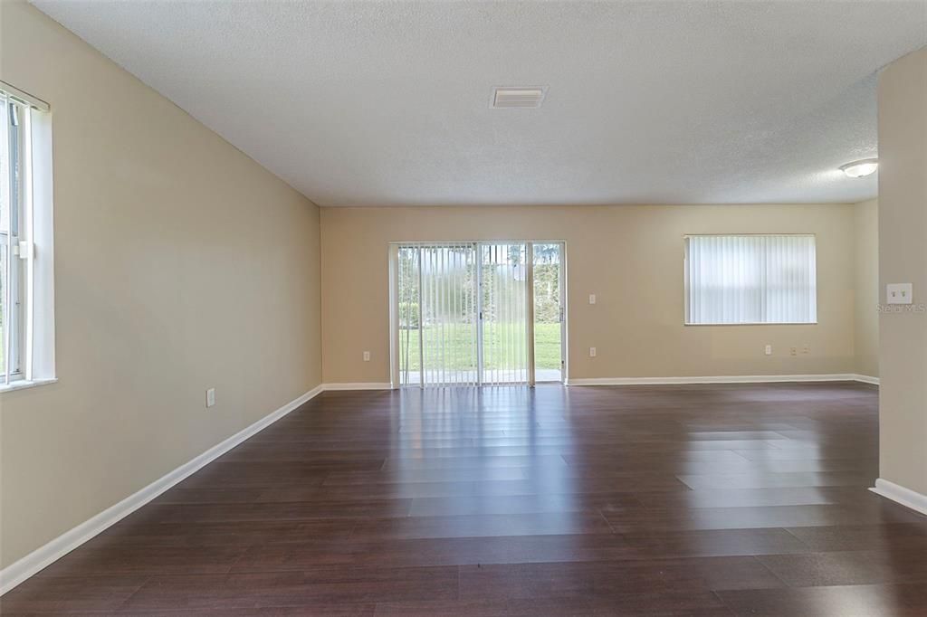 Под контрактом: $380,000 (3 спален, 2 ванн, 1603 Квадратных фут)