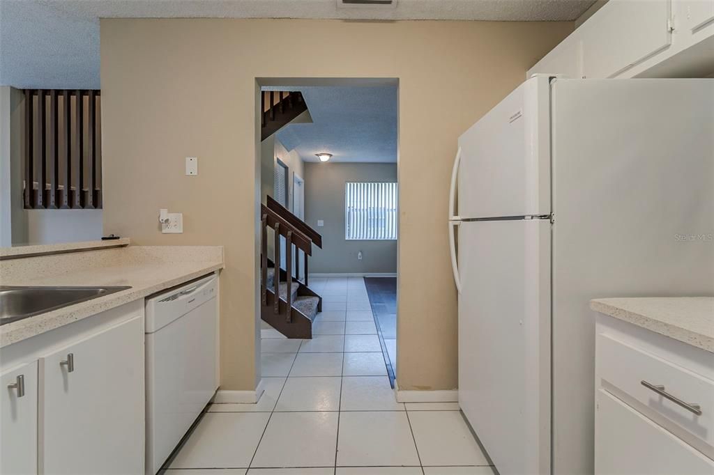 Под контрактом: $380,000 (3 спален, 2 ванн, 1603 Квадратных фут)