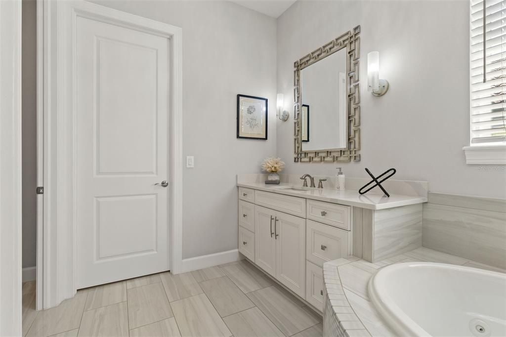 En Venta: $2,395,000 (4 camas, 4 baños, 3543 Pies cuadrados)