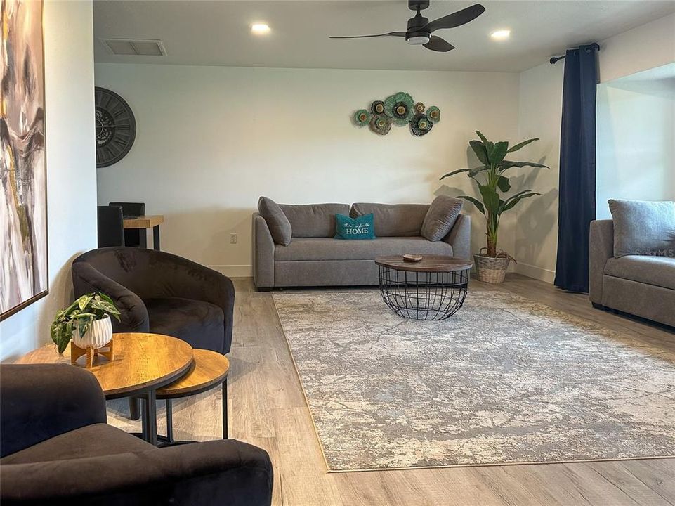 出租: $3,300 (2 贝兹, 2 浴室, 1505 平方英尺)