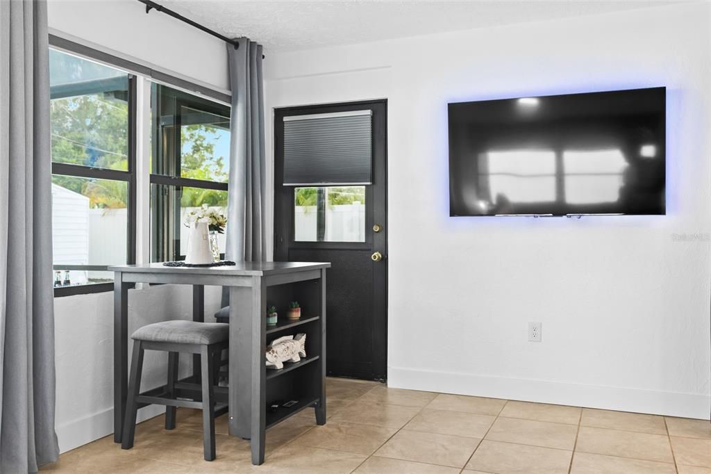 出租: $3,300 (2 贝兹, 2 浴室, 1505 平方英尺)