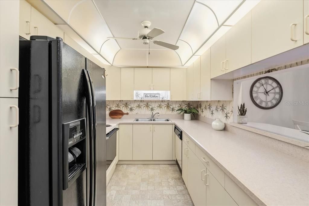 На продажу: $224,900 (2 спален, 2 ванн, 1314 Квадратных фут)