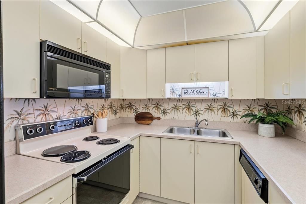 На продажу: $224,900 (2 спален, 2 ванн, 1314 Квадратных фут)