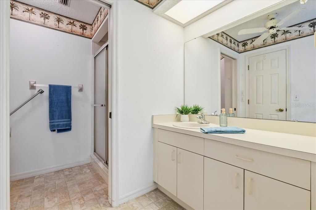 На продажу: $224,900 (2 спален, 2 ванн, 1314 Квадратных фут)