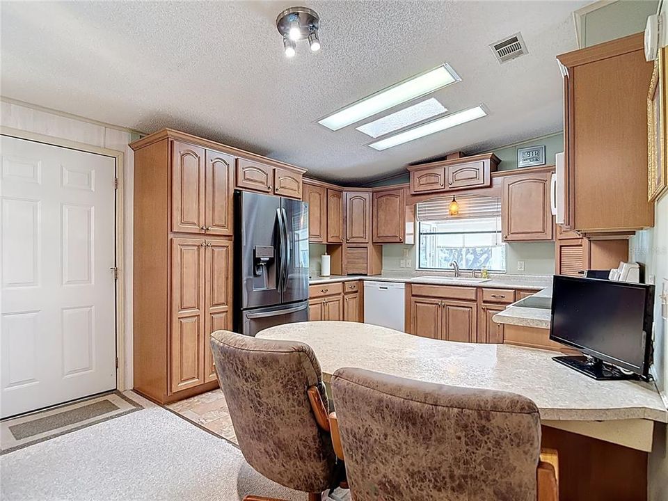 For Sale: $199,000 (2 beds, 2 baths, 1512 Square Feet)