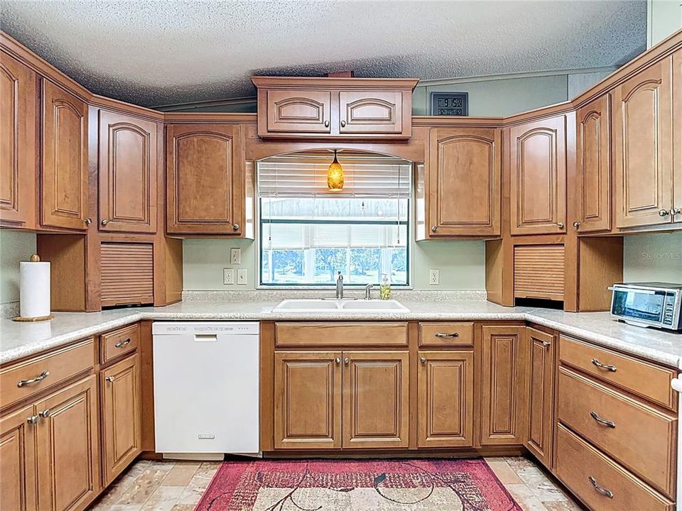 For Sale: $199,000 (2 beds, 2 baths, 1512 Square Feet)